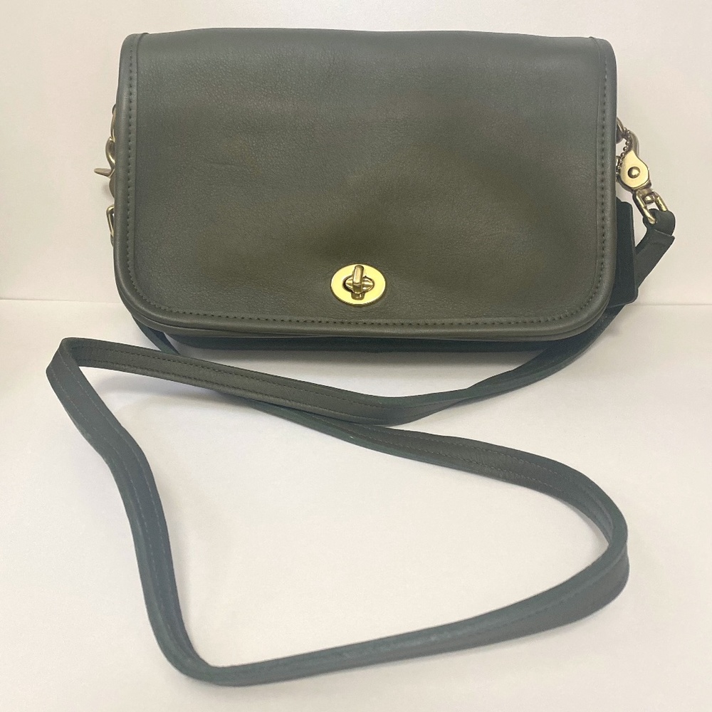 COACH Pocket Purse RARE OLIVE Turnlock Leather Bag Vintage #9755 Brass Hardware